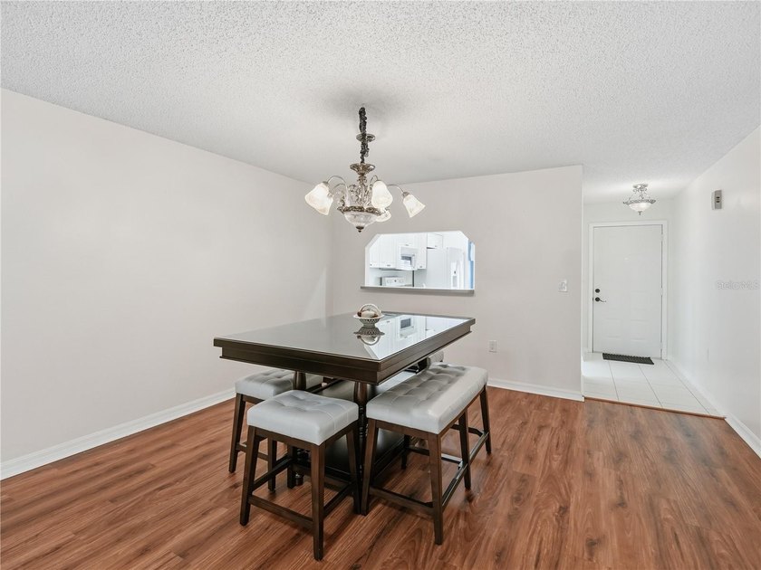 BRICK TOWNHOME, SINGLE FLOOR, NEW ROOF 2023, NEW A/C 2024, END - photo 4