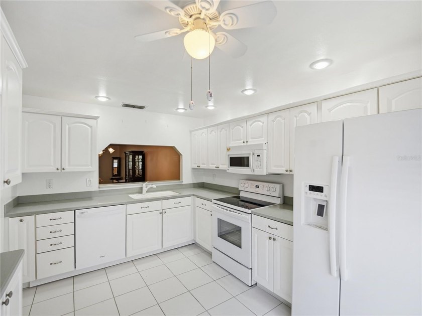 BRICK TOWNHOME, SINGLE FLOOR, NEW ROOF 2023, NEW A/C 2024, END - photo 7