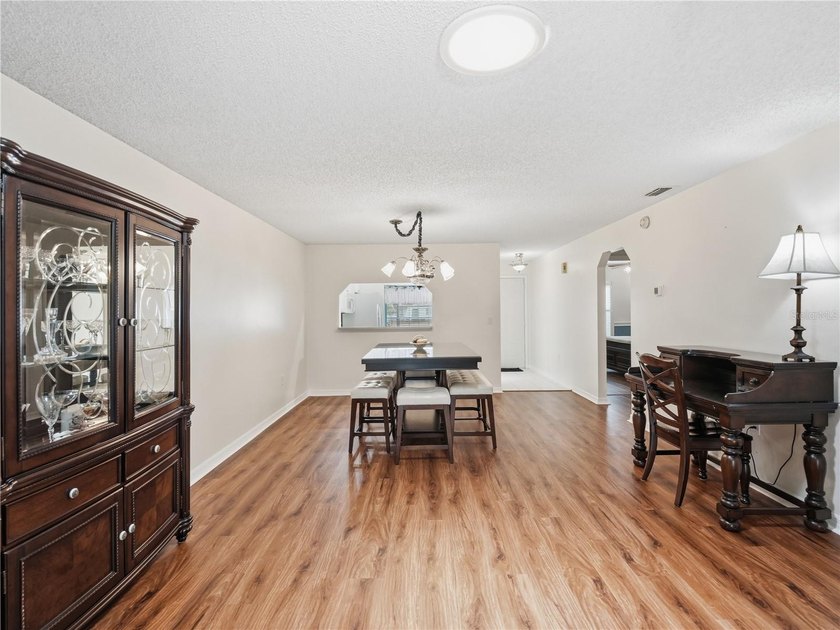 BRICK TOWNHOME, SINGLE FLOOR, NEW ROOF 2023, NEW A/C 2024, END - photo 8