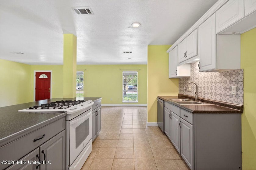 Charming home on a large lot in Ocean Springs a short drive from - photo 9