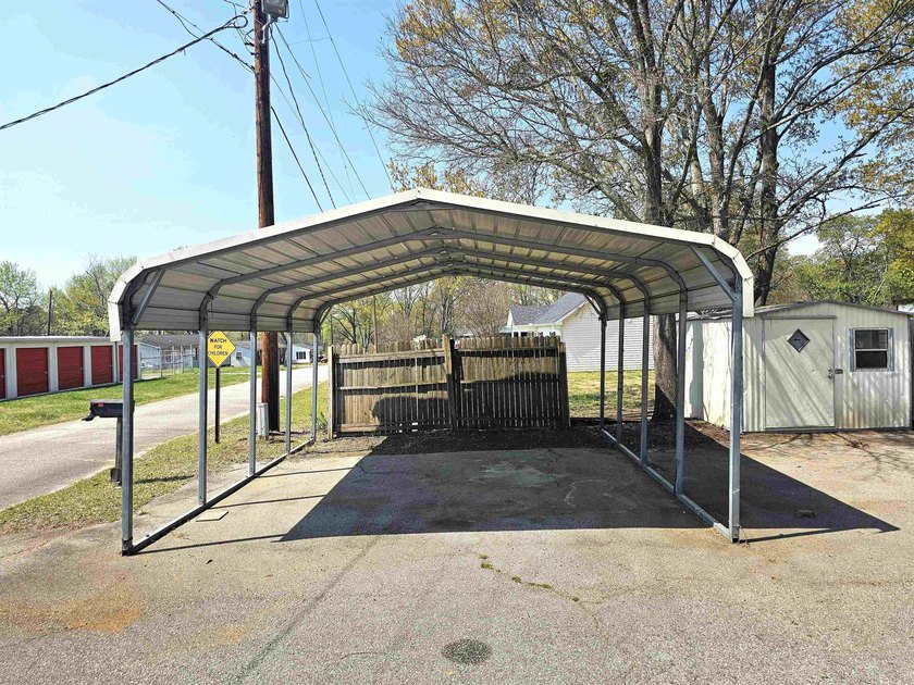 REDUCED!! IDEAL LOCATION for small business or retail! HIGHLY - photo 16