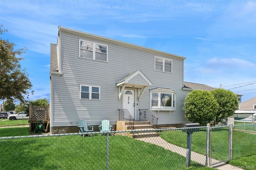 This spacious and well-maintained 5-bedroom, 2-full-bath home is - photo 3