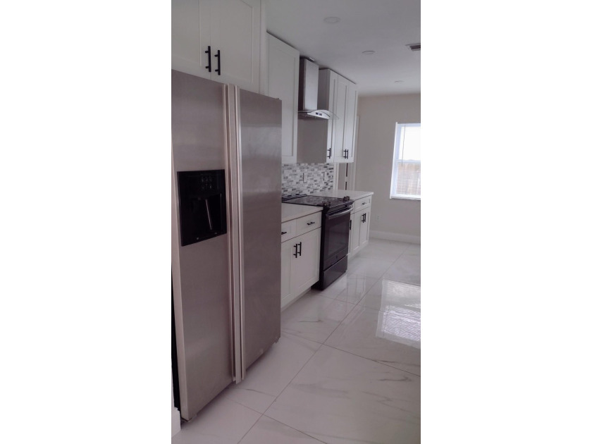 Move-in ready 3-bedroom, 2-bath home with a Additional room with - photo 23