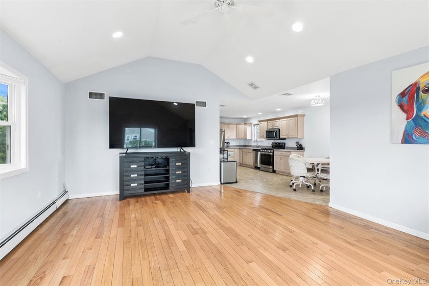 This spacious and well-maintained 5-bedroom, 2-full-bath home is - photo 6