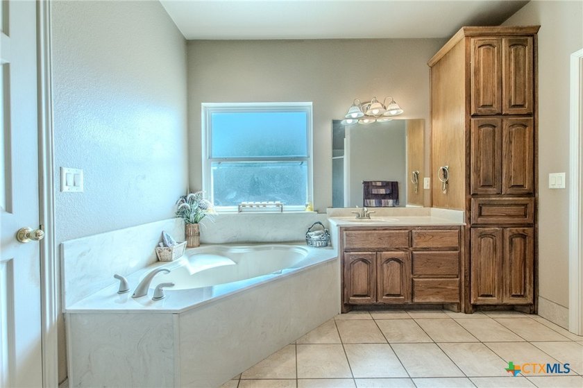 One of a kind Lake Belton property, 1.7 acres with access to the - photo 27