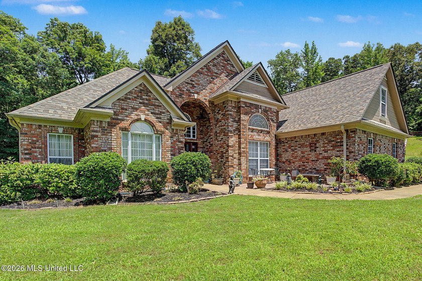 SECLUDED COUNTRY RETREAT ON 2 ACRES IN BYHALIA! Welcome to 186 - photo 2