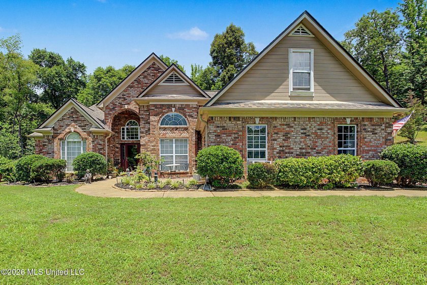 SECLUDED COUNTRY RETREAT ON 2 ACRES IN BYHALIA! Welcome to 186 - photo 3
