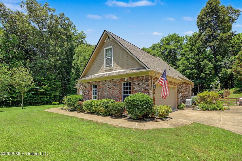 SECLUDED COUNTRY RETREAT ON 2 ACRES IN BYHALIA! Welcome to 186 - photo 5