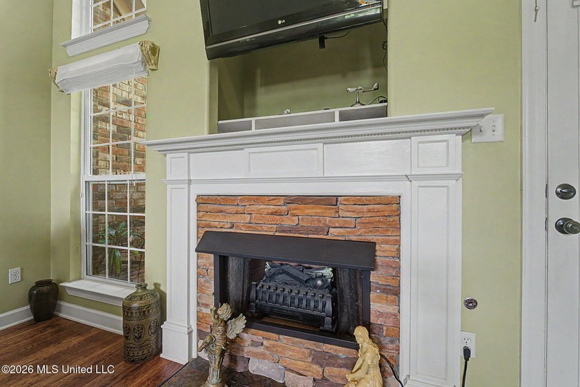 SECLUDED COUNTRY RETREAT ON 2 ACRES IN BYHALIA! Welcome to 186 - photo 10