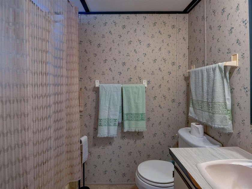 Welcome to lake life at Rough River Lake! This fully furnished - photo 14