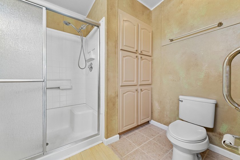 Welcome to this charming 3-bedroom, 2-bathroom waterfront home - photo 23