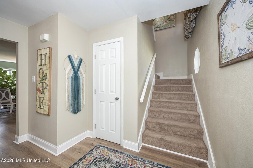 Beautiful two-story home offering 3 bedrooms, 2.5 bathrooms and - photo 7