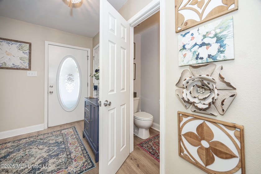 Beautiful two-story home offering 3 bedrooms, 2.5 bathrooms and - photo 8
