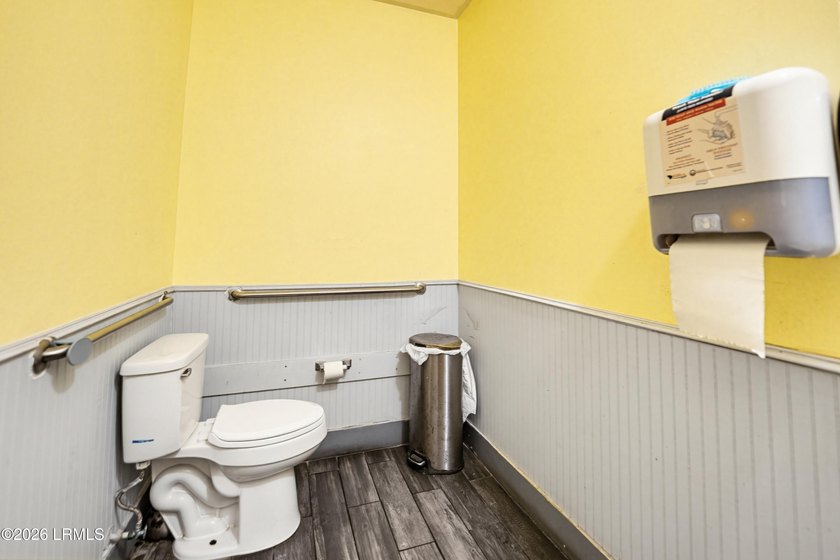 Business For Sale: Maryland Fried Chicken is an independently - photo 33