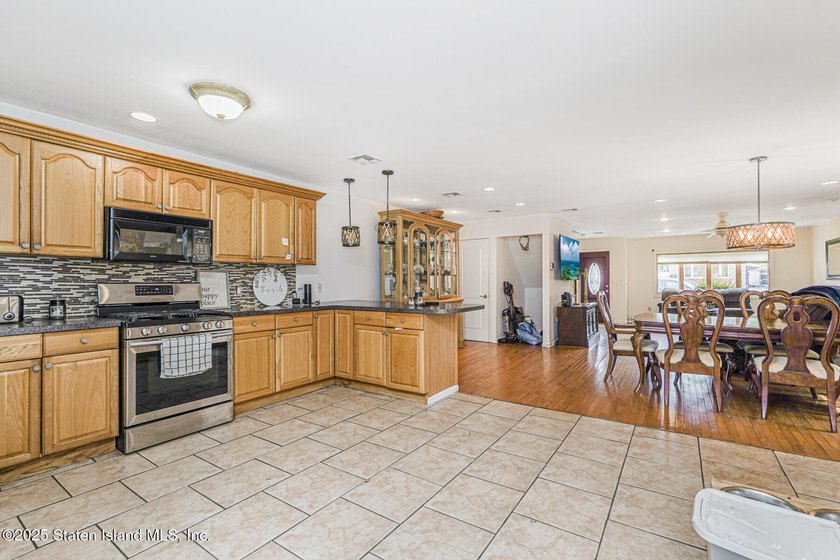 Welcome to this beautifully maintained 3-bedroom, 2 full - photo 11