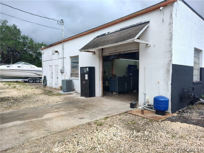 Rare opportunity to acquire two commercial GNC buildings in one - photo 12