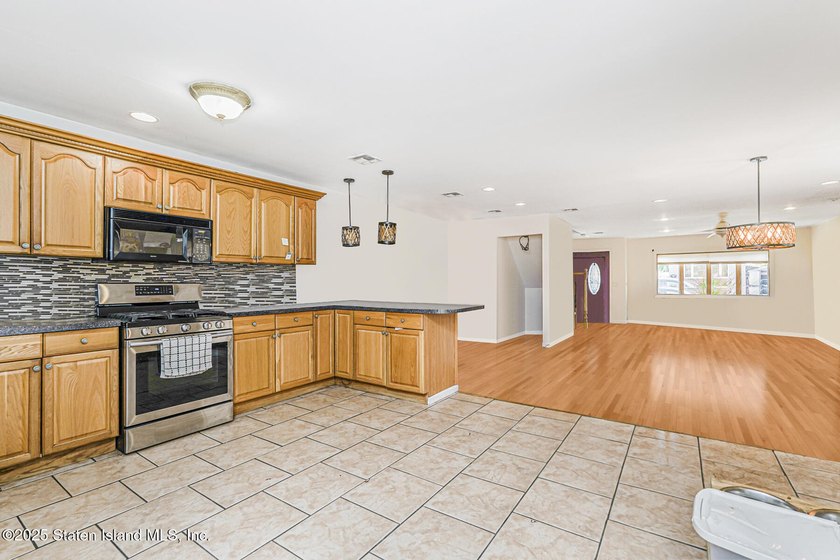 Welcome to this beautifully maintained 3-bedroom, 2 full - photo 24