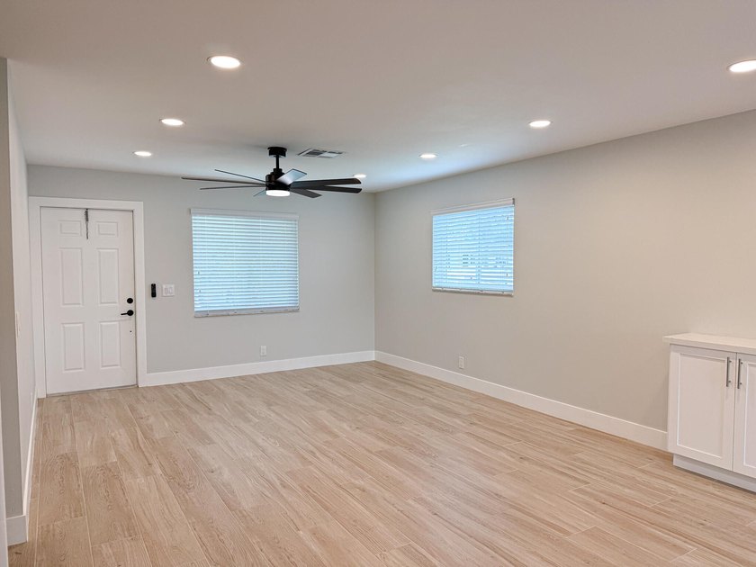 Beautifully updated 3-bedroom, 1-bathroom home in Lake Worth - photo 7