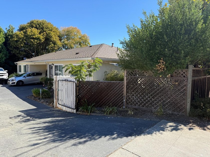 Charming duplex West of 101, South of University Ave in up and - photo 2
