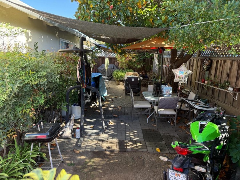 Charming duplex West of 101, South of University Ave in up and - photo 5