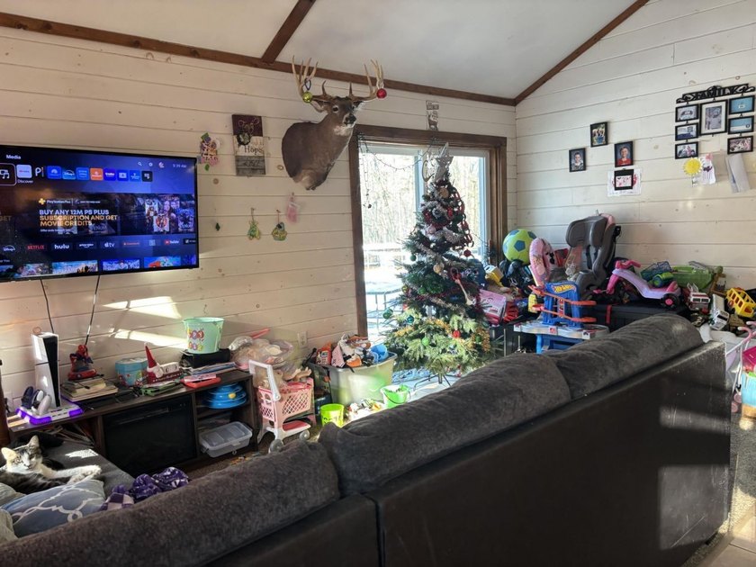 This charming single-level home, built in 1995, features three - photo 7