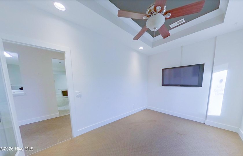 Close to St James--Large office with kitchenette, private - photo 11