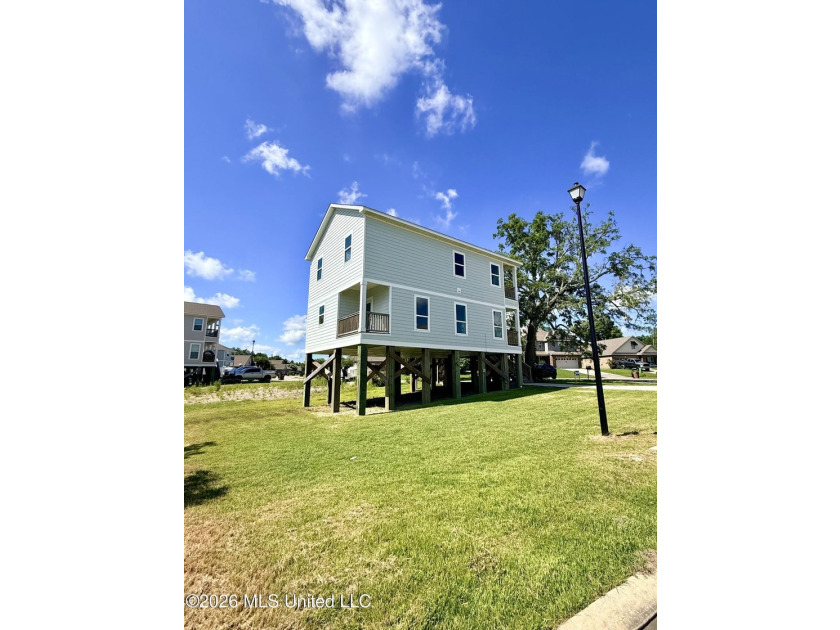 Discover the perfect blend of comfort and coastal charm in this - photo 3