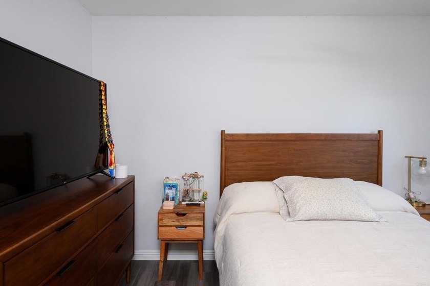 Charming two bedroom, one bathroom condo perfectly positioned in - photo 13