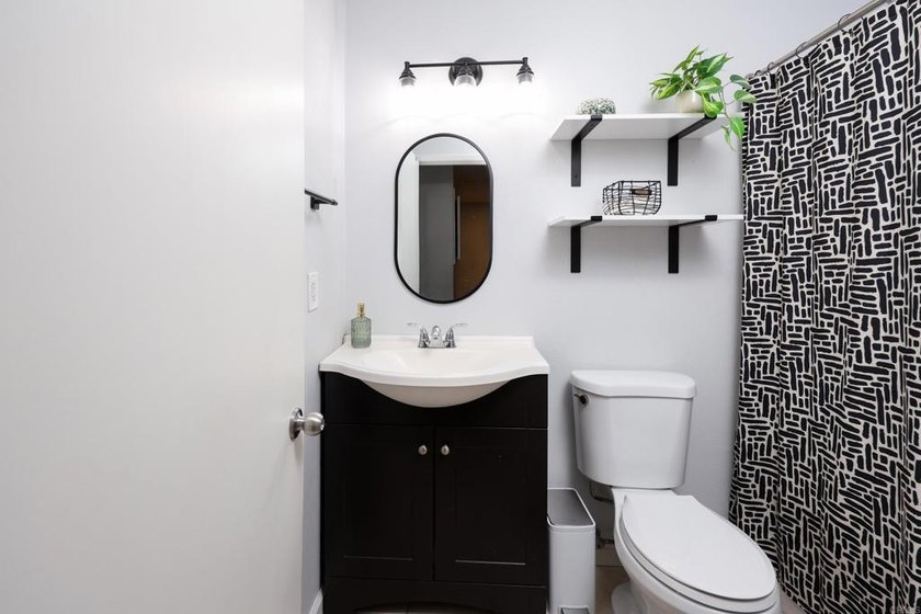 Charming two bedroom, one bathroom condo perfectly positioned in - photo 15