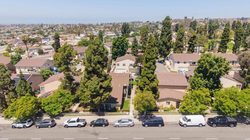 Charming two bedroom, one bathroom condo perfectly positioned in - photo 19