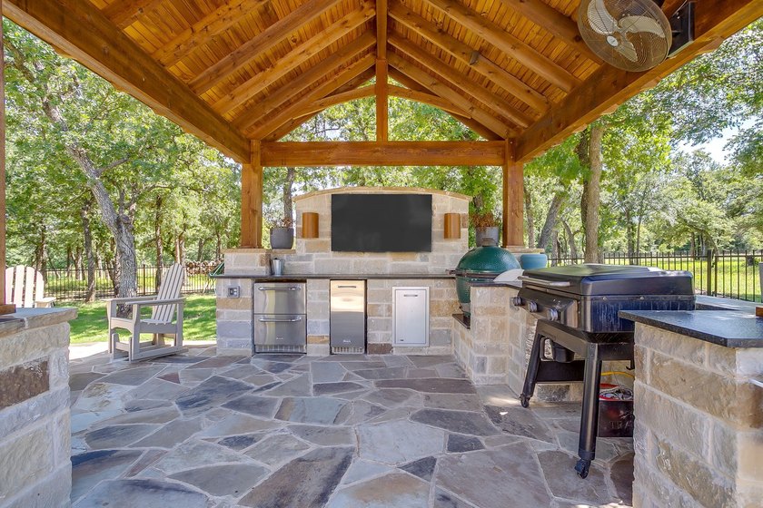 THERE'S NO PLACE LIKE THIS HOME. This is the property where - photo 37
