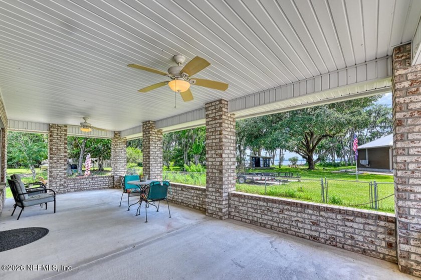 8-year old brick exterior home with water access to the river on - photo 3