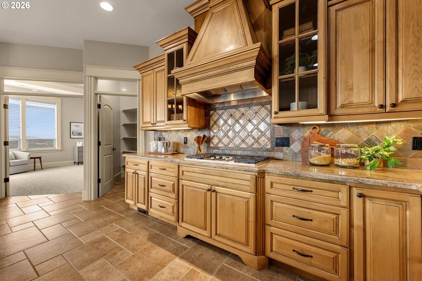 Experience exceptional living in this custom daylight ranch - photo 11