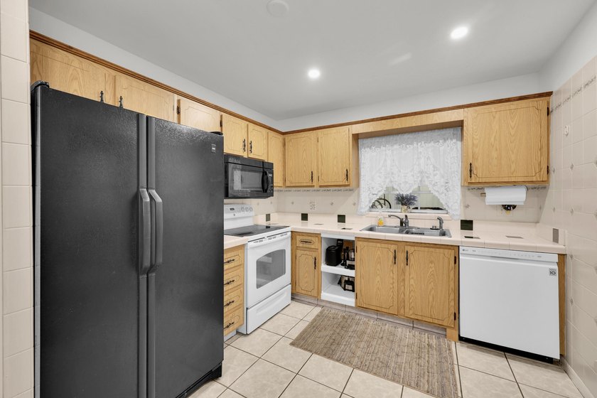 Welcome to the sought-after 55+ community of Palm Grove in Fort - photo 5