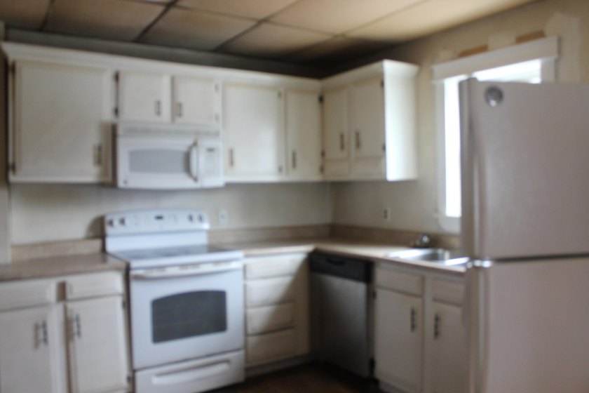 Great property , sound bones, lots of new windows, 10 room house - photo 10