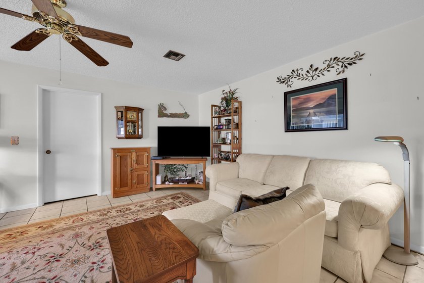 Welcome to the sought-after 55+ community of Palm Grove in Fort - photo 10