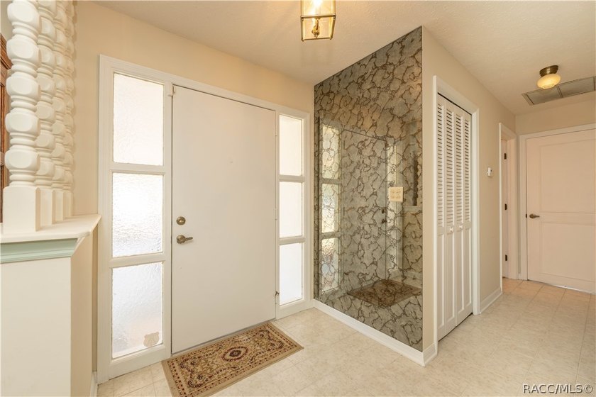 Spacious and full of character, this 2,600 sq. ft. mid-century - photo 5