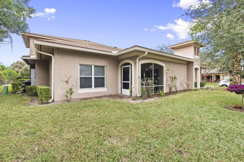 This home is move in ready, conveniently located to the beaches - photo 2