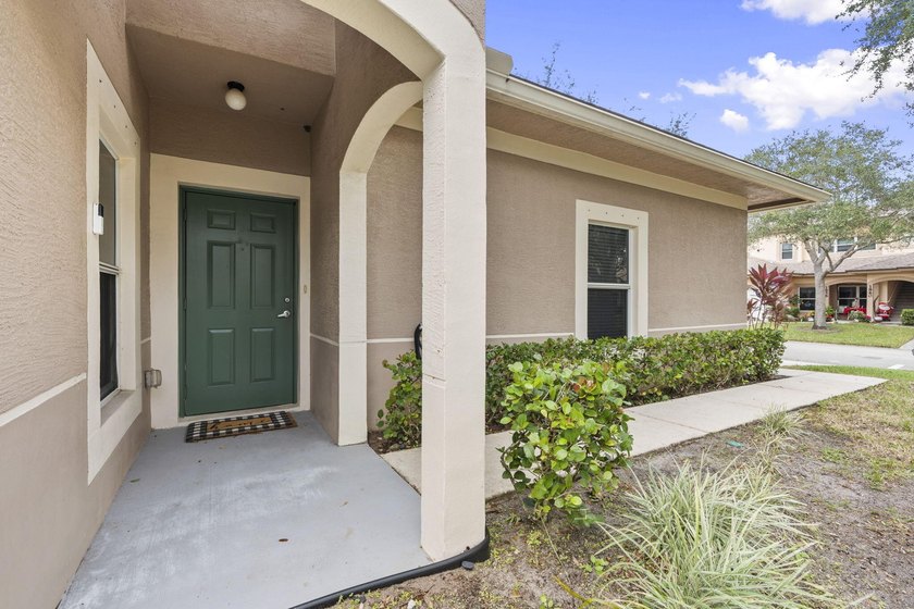 This home is move in ready, conveniently located to the beaches - photo 4