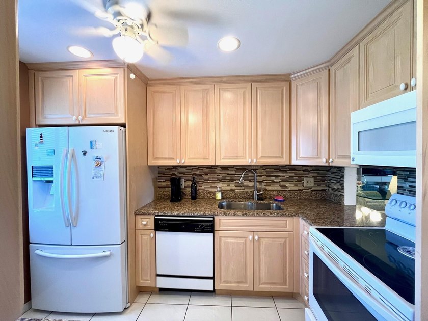 Welcome to this charming two-bedroom, two-bathroom condominium - photo 10