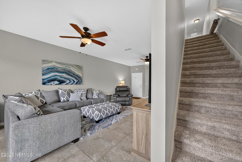 Welcome to this beautifully maintained 3-bedroom, 3-bathroom - photo 15