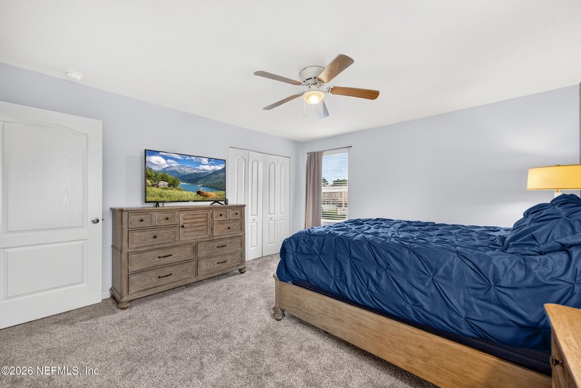 Welcome to this beautifully maintained 3-bedroom, 3-bathroom - photo 18