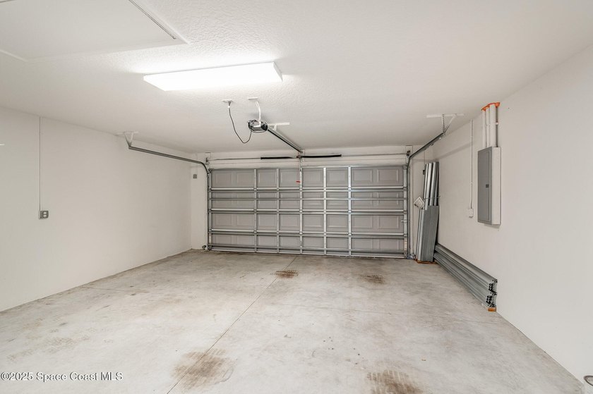 Practically NEW and MOVE IN READY NOW, this 4 BEDROOM, 2 Bath, 2 - photo 19