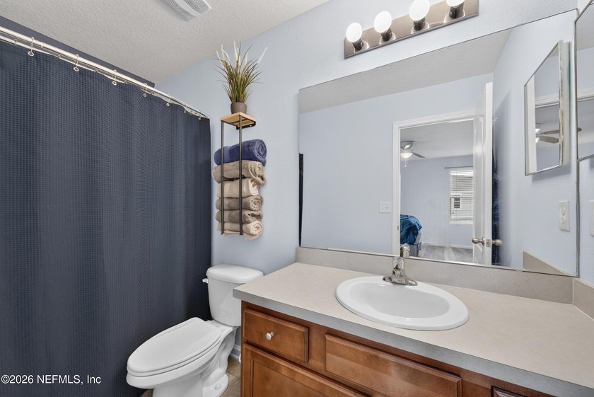 Welcome to this beautifully maintained 3-bedroom, 3-bathroom - photo 20