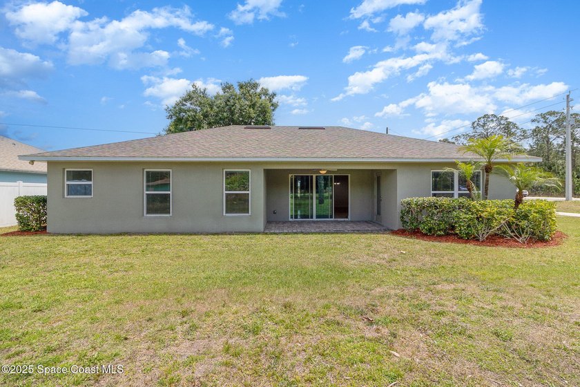 Practically NEW and MOVE IN READY NOW, this 4 BEDROOM, 2 Bath, 2 - photo 22