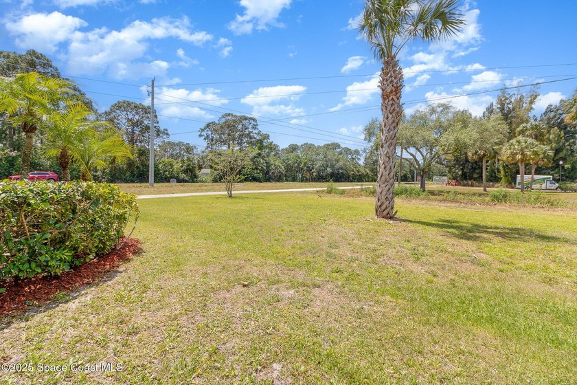 Practically NEW and MOVE IN READY NOW, this 4 BEDROOM, 2 Bath, 2 - photo 24