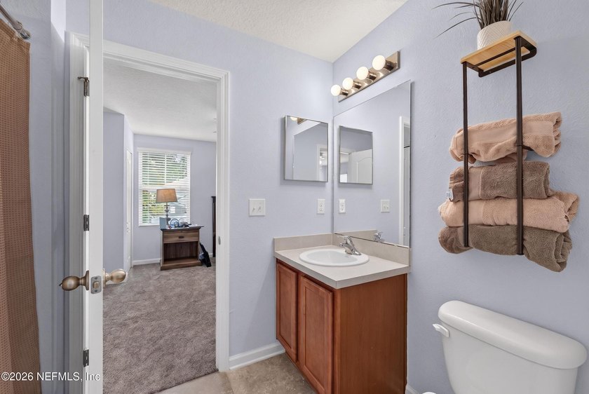 Welcome to this beautifully maintained 3-bedroom, 3-bathroom - photo 26