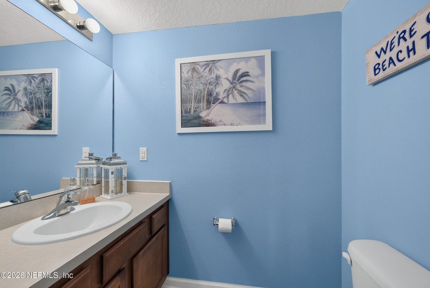 Welcome to this beautifully maintained 3-bedroom, 3-bathroom - photo 28