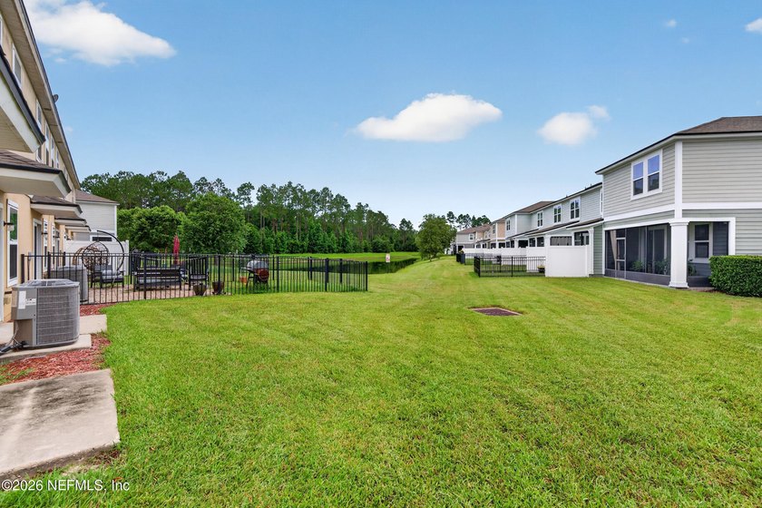 Welcome to this beautifully maintained 3-bedroom, 3-bathroom - photo 33