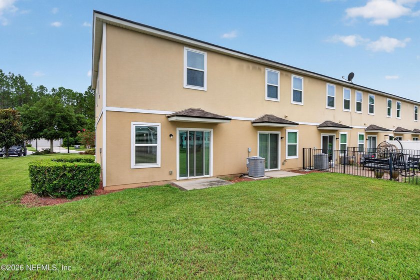 Welcome to this beautifully maintained 3-bedroom, 3-bathroom - photo 35